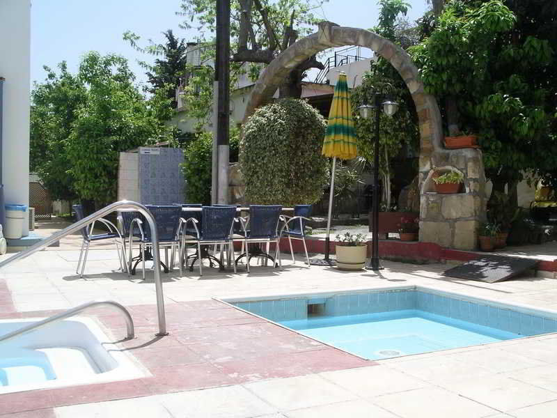 Aparthotel Renos 2*