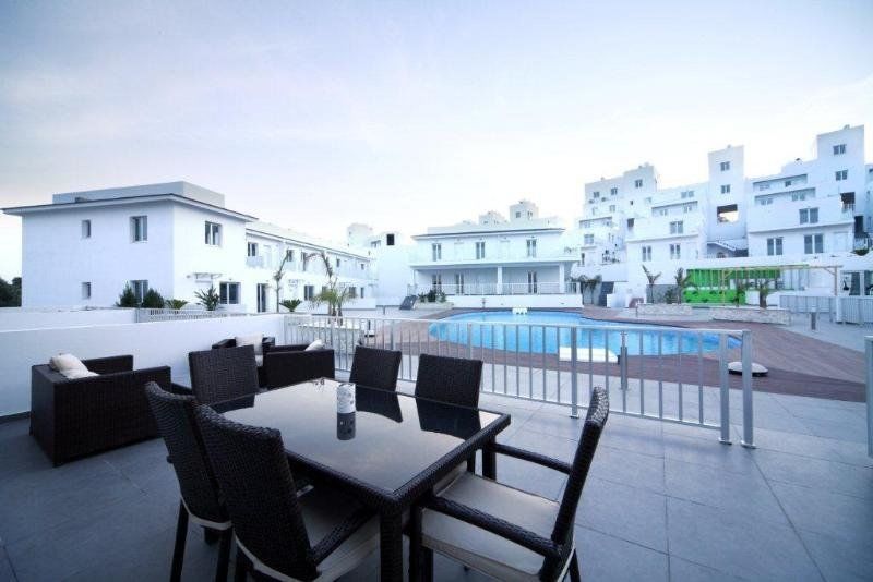 High View Gardens 4*
