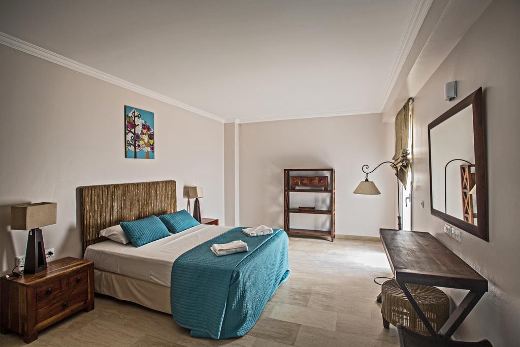 Villa Leana Front Line