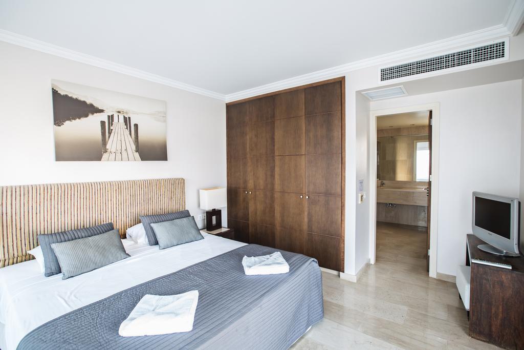 Leana Front Line Villa Protaras