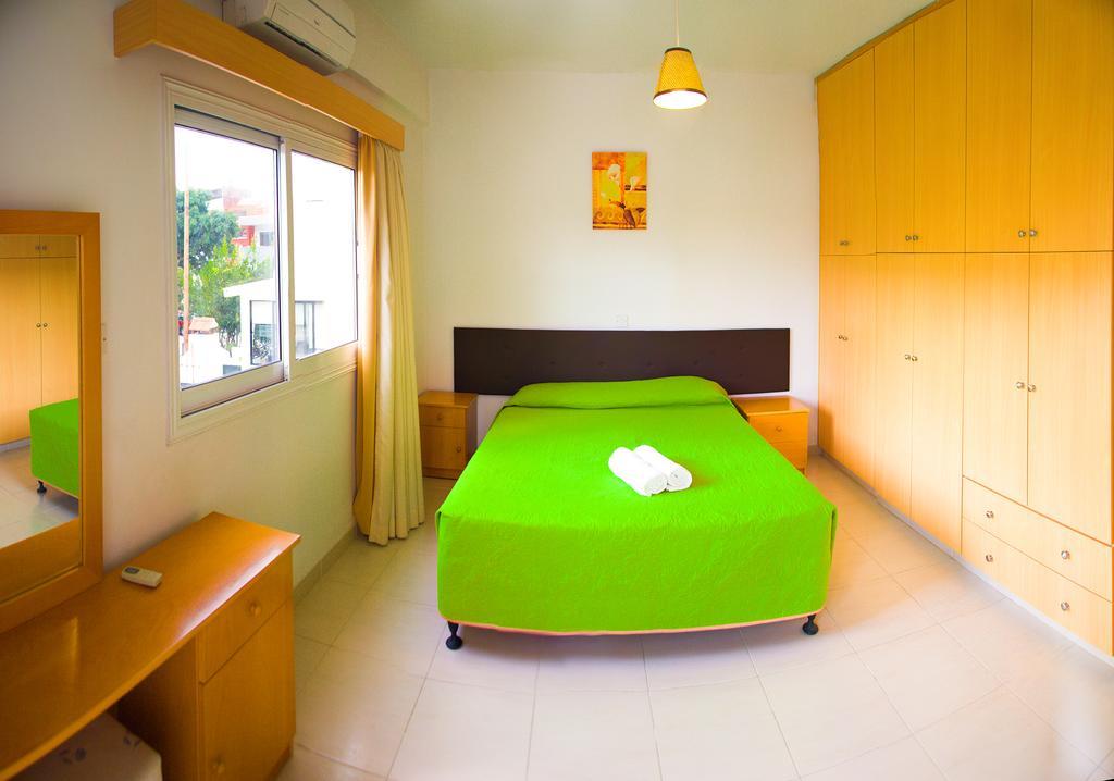 Zoe's Court Aparthotel Klorakas