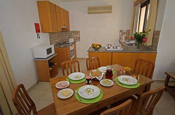 Platzia Villa Lemba
