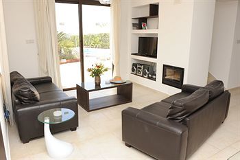 Platzia Villa