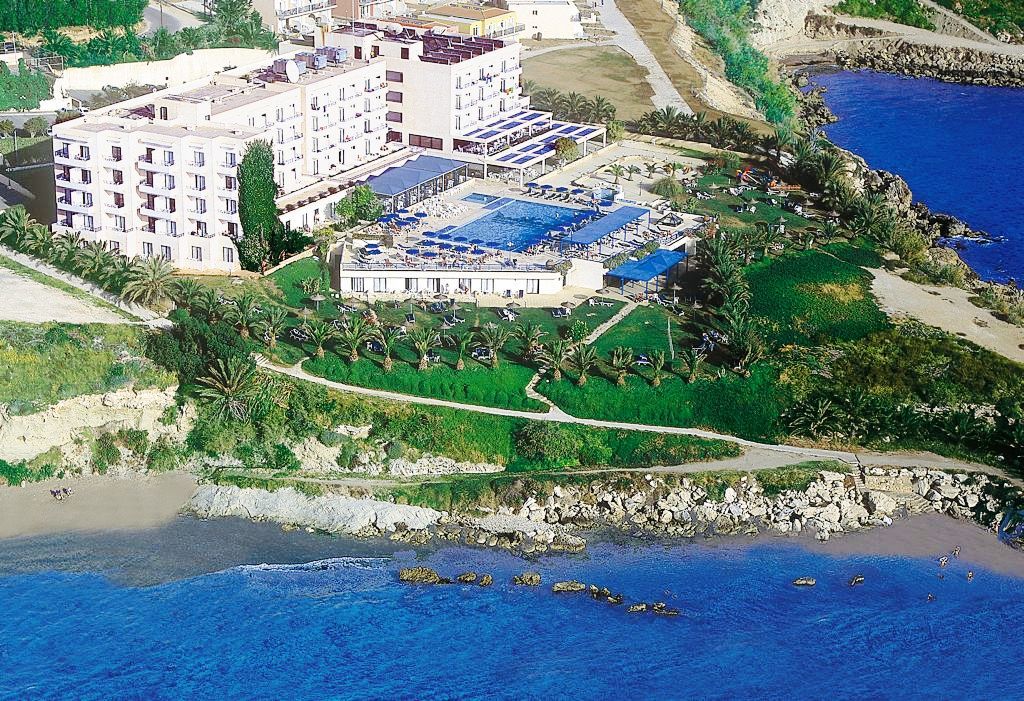 Queens Bay Hotel 4*