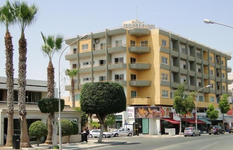 Aparthotel Sunflower 3*