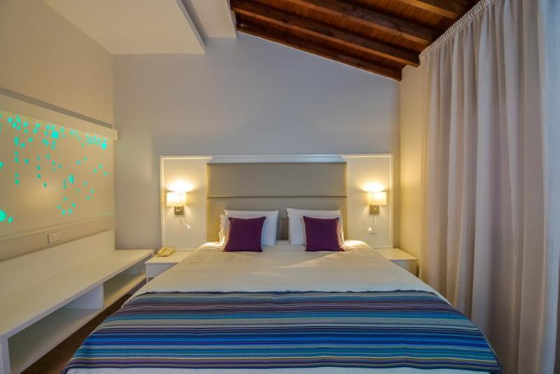 Aparthotel Myroandrou 3*