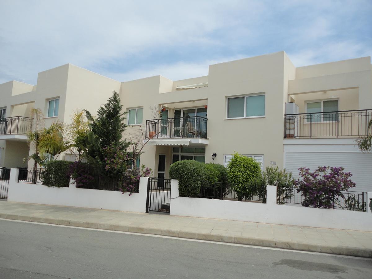 Yiasemi Court Apartments Apartment