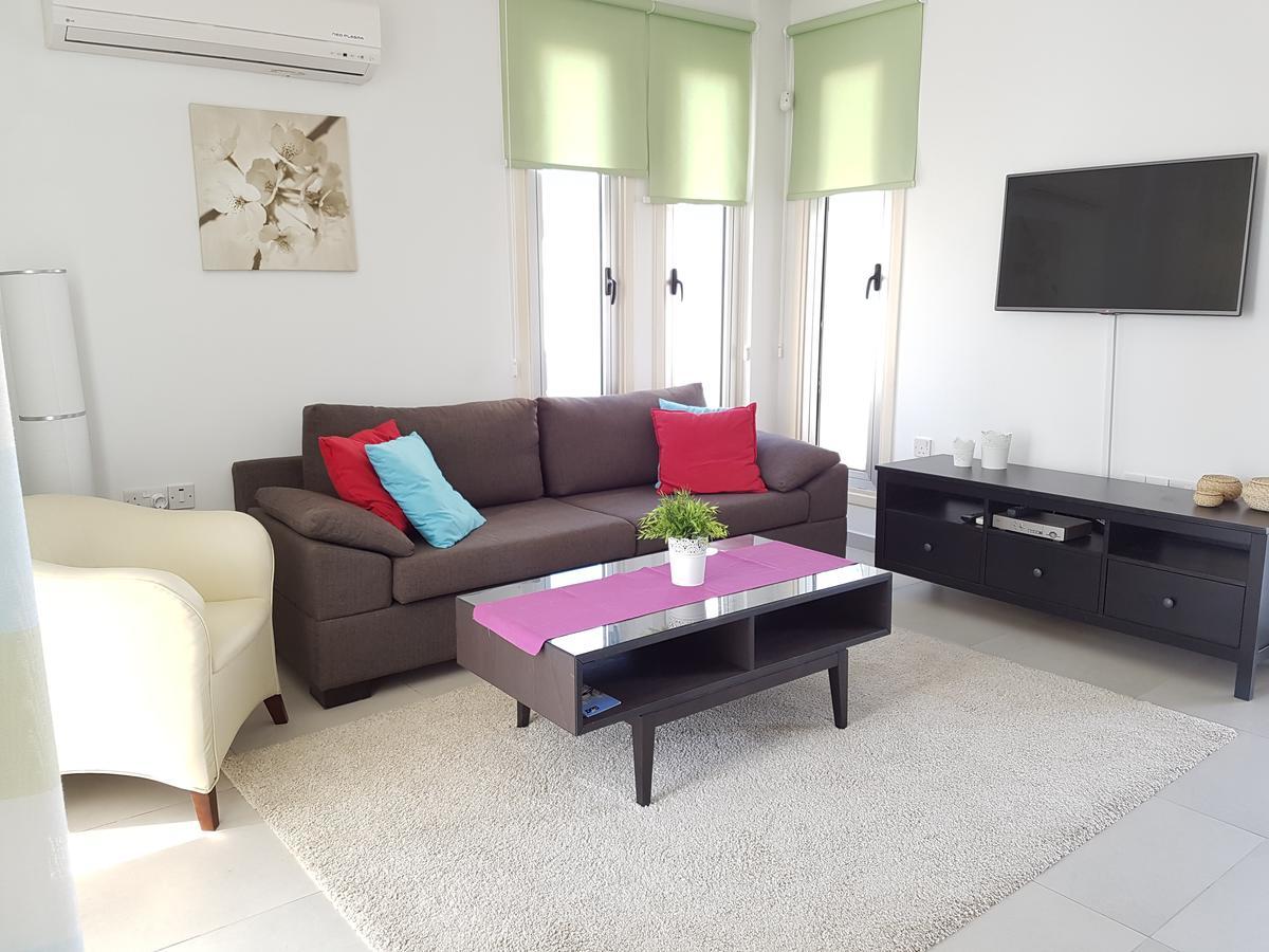 Colonial Beach Villa 16 & 15 Perivolia
