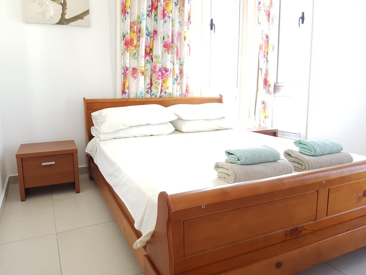 Colonial Beach Villa 16 & 15 Perivolia