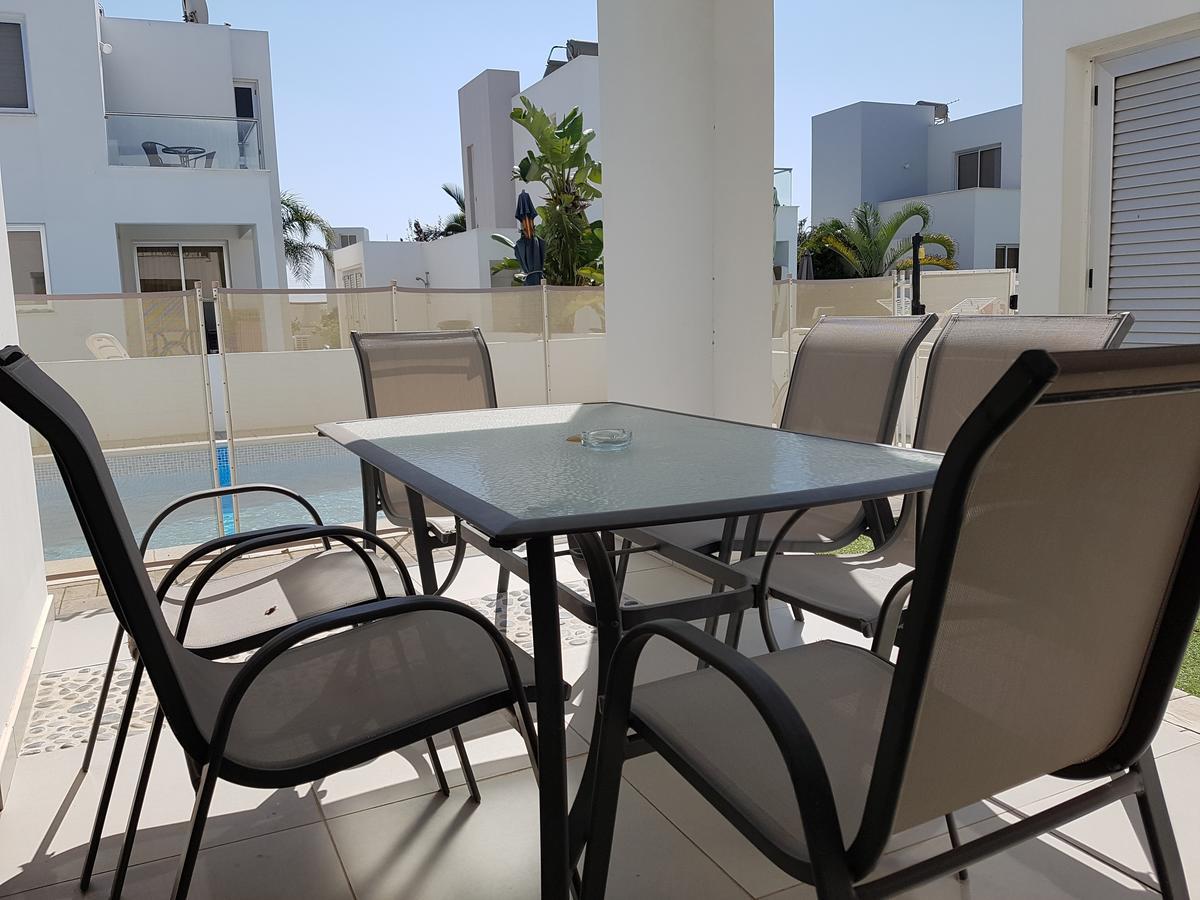 Colonial Beach Villa 16 & 15 * Perivolia