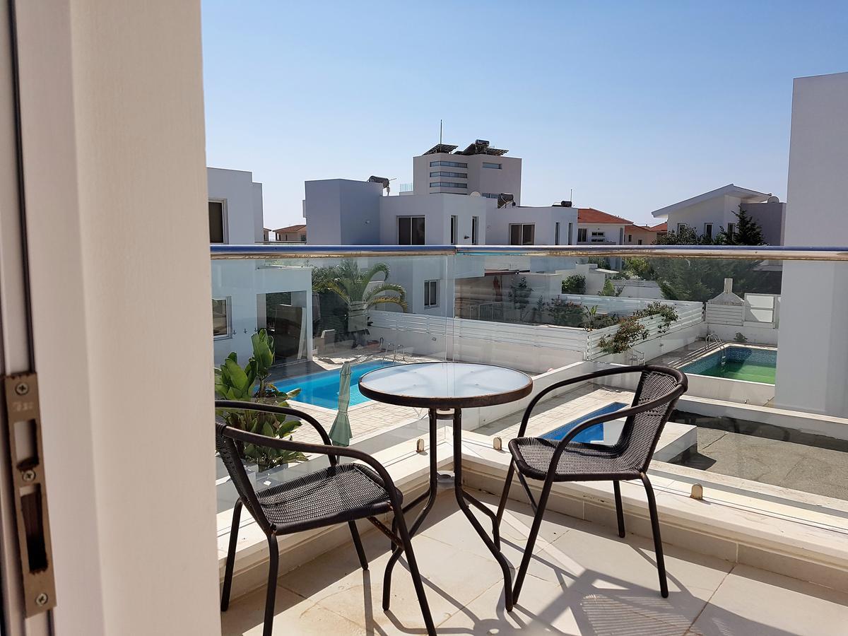 Colonial Beach Villa 16 & 15 Villa *