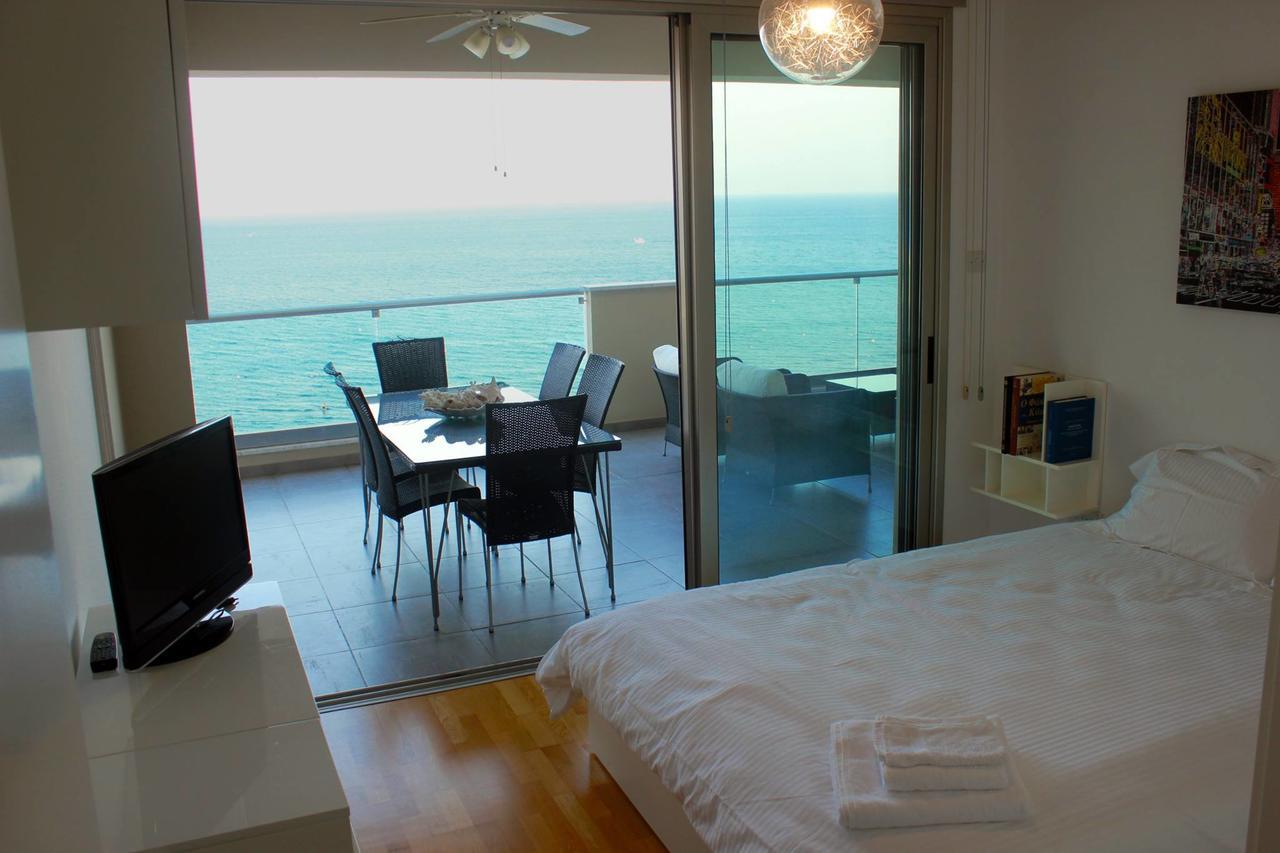 The Four Lanterns Apartment