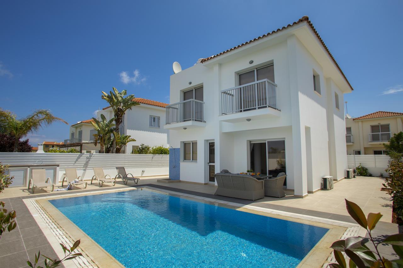 Villa Posidonas 9 *