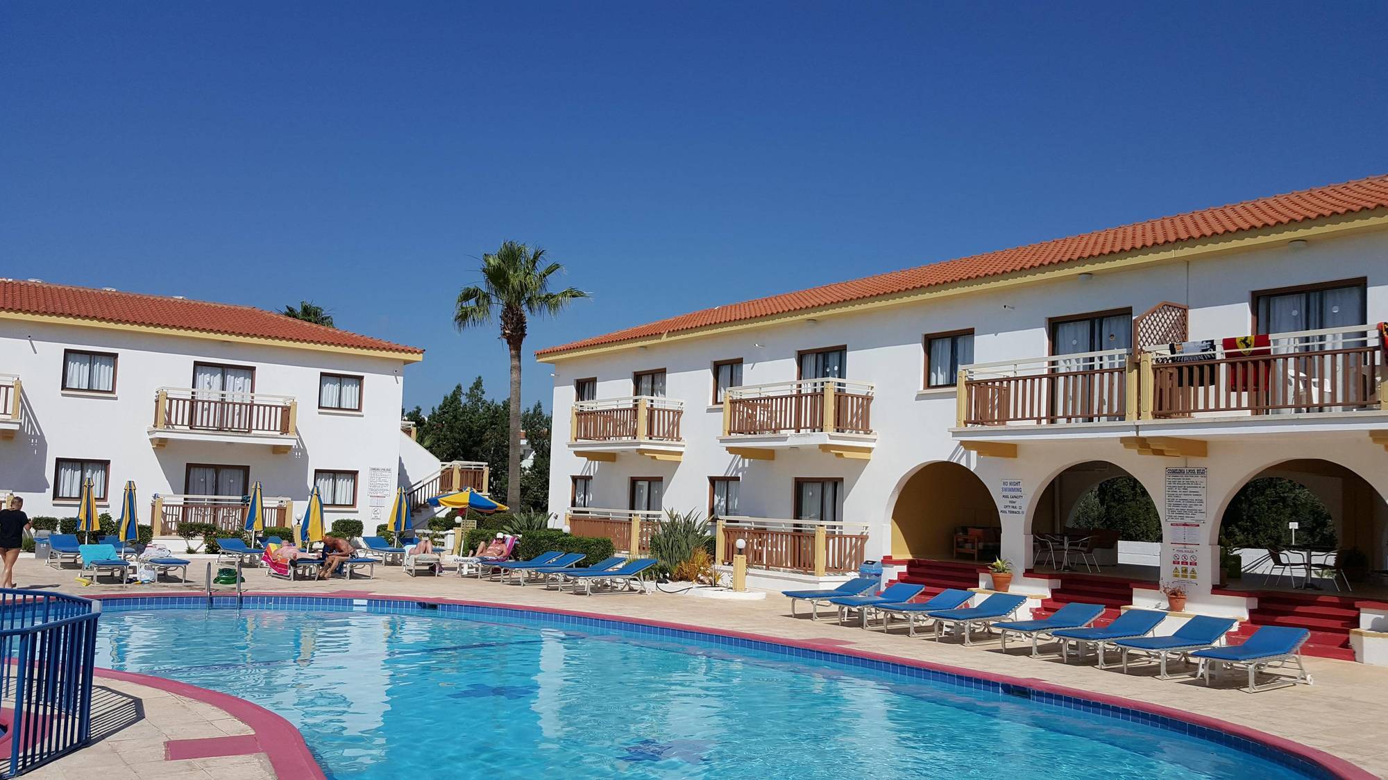 Cosmelenia Aparthotel