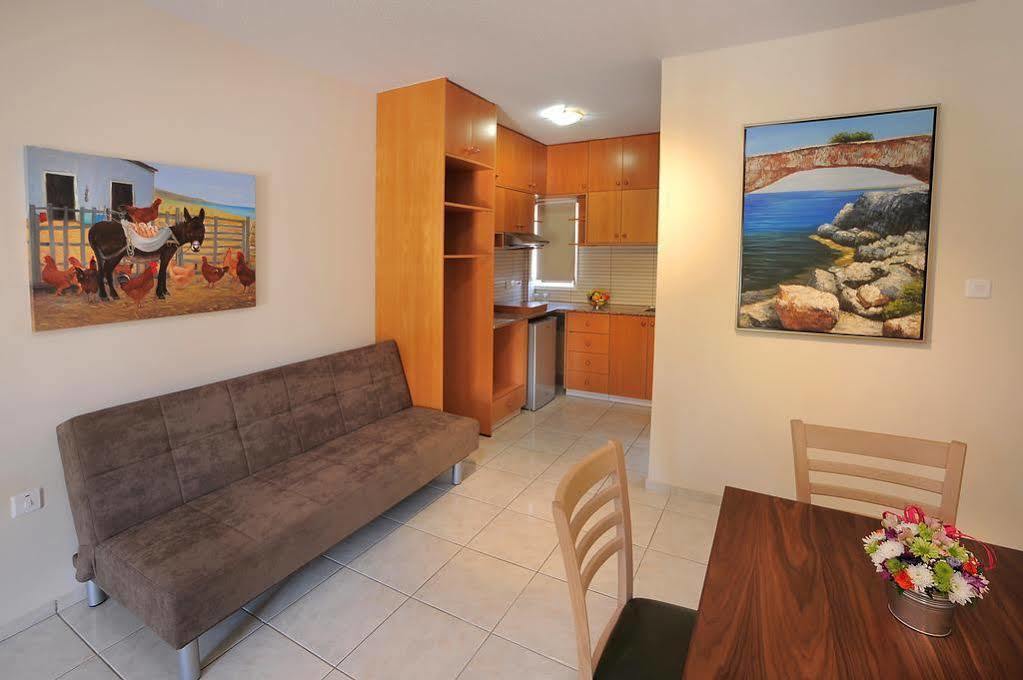 Nelia Gardens 4*