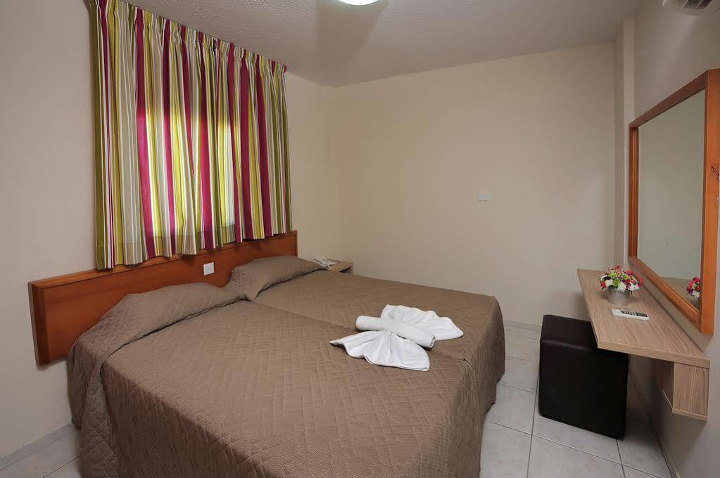 Hotel Nelia Gardens