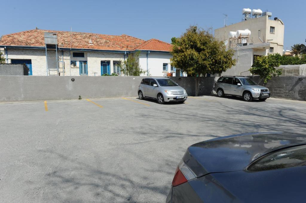 Le Village Hotel *
