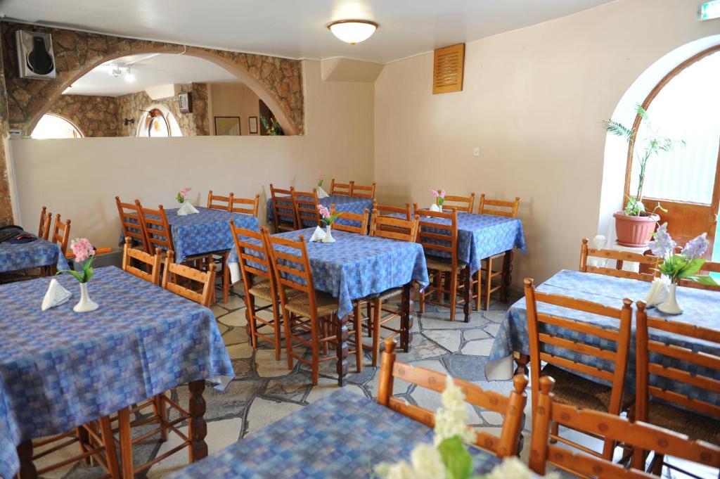 Le Village Hotel *