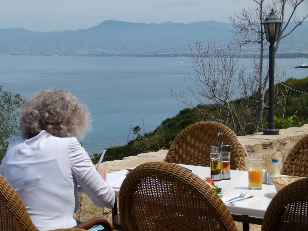Aphrodite Beach Hotel 2*