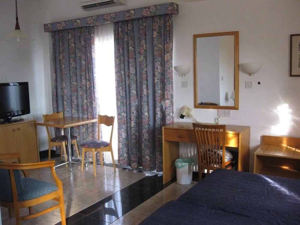 Chrielka 3* Limasol