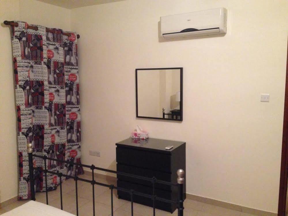 Lakis Court Apartment *