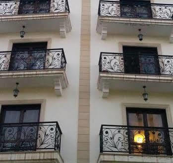 Apartment Lakis Court *