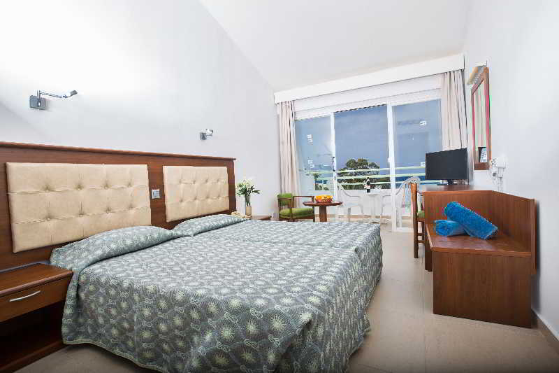 Adelais Bay Hotel