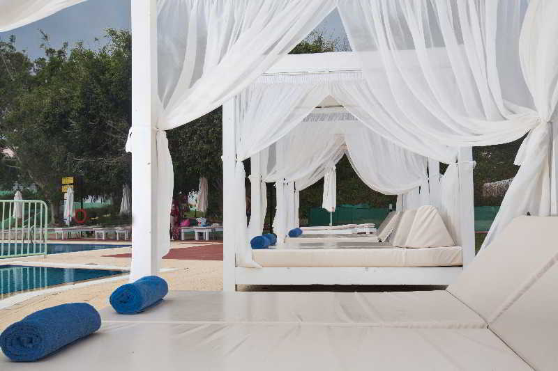 Adelais Bay 3*