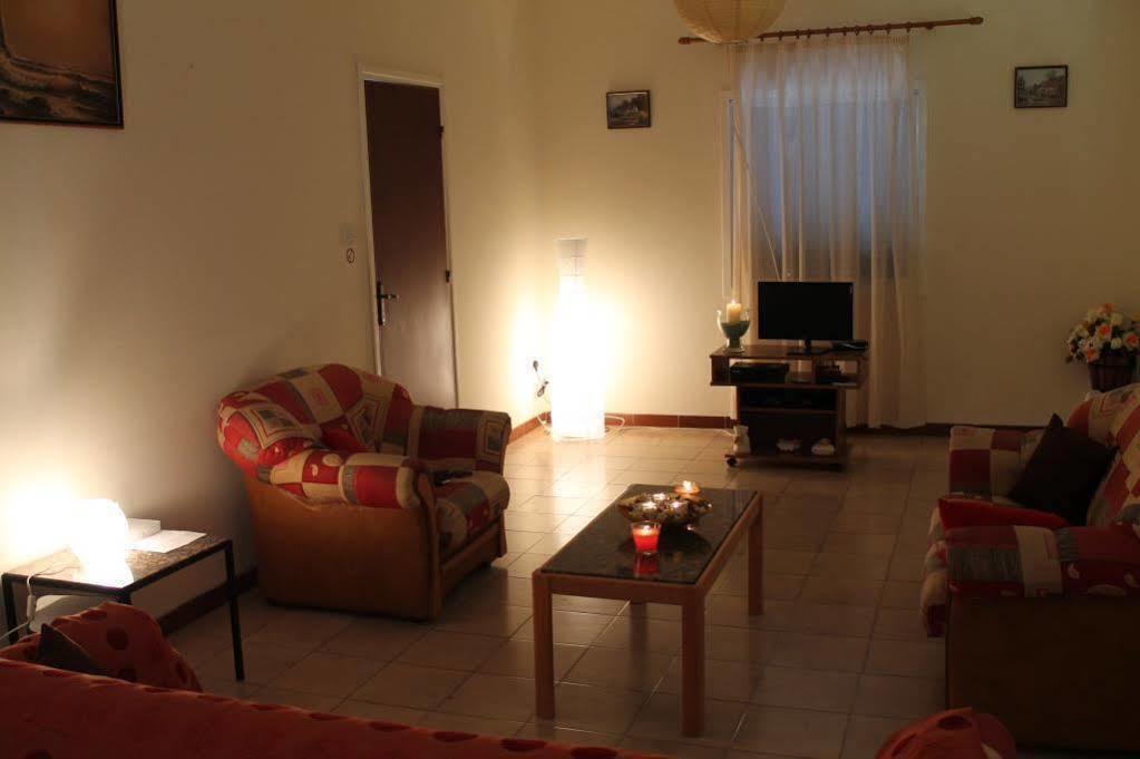 Villa Yiangos House