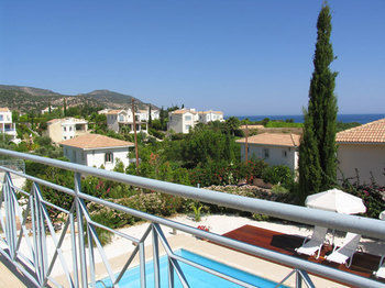 Carob Tree Apartment *
