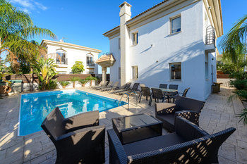 Villa Alex Paralimni