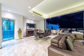 Lombardi Villa Protaras