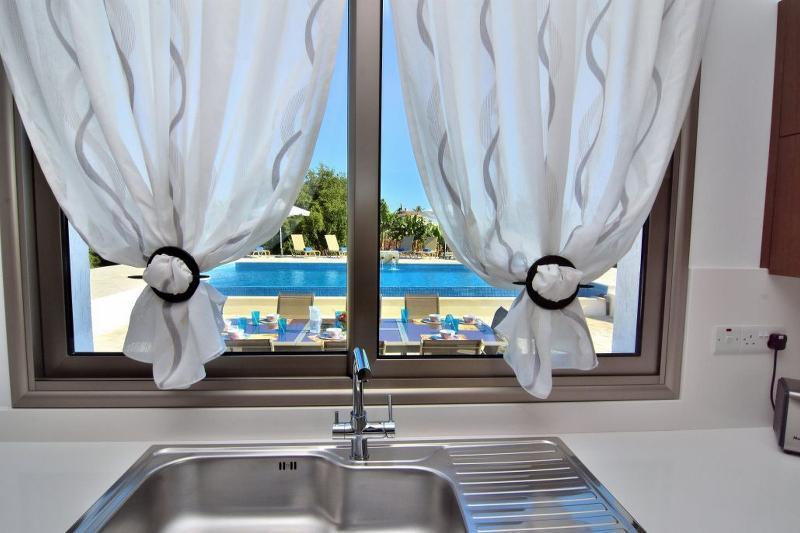 Oniros By Prestige Bookings * Peyia
