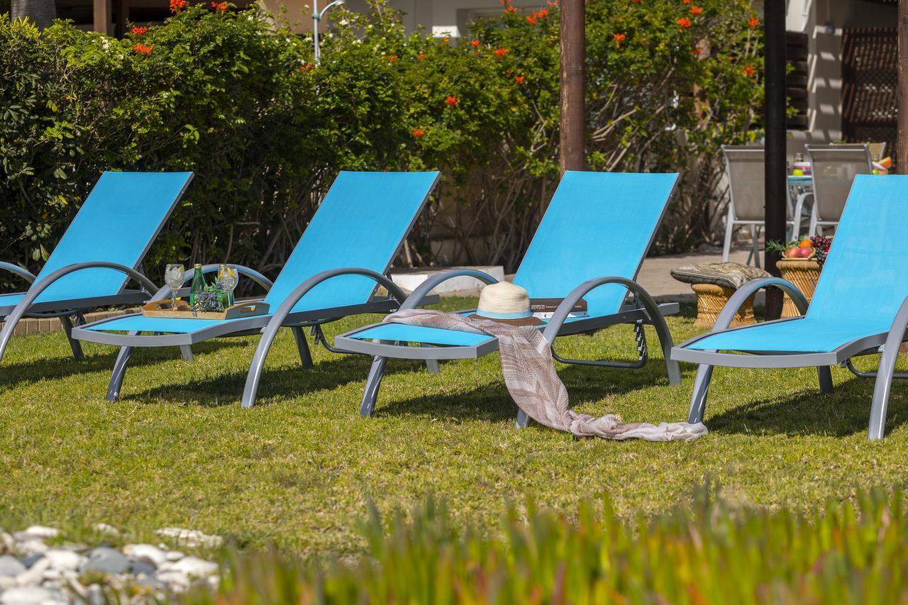 Beachfront * Meneou