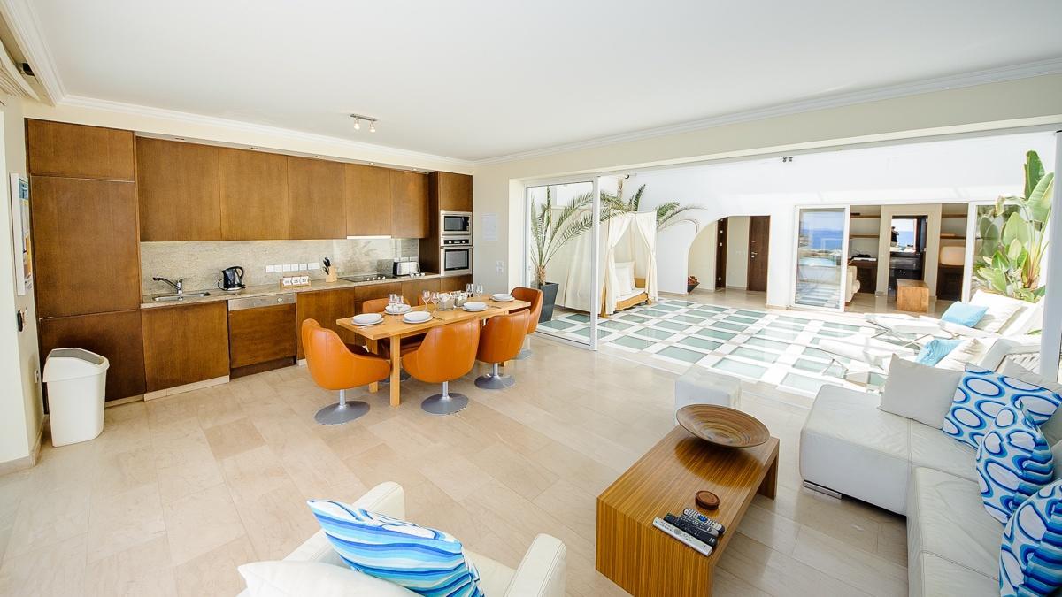 Luxury Bay View 28 Right On The Holiday home