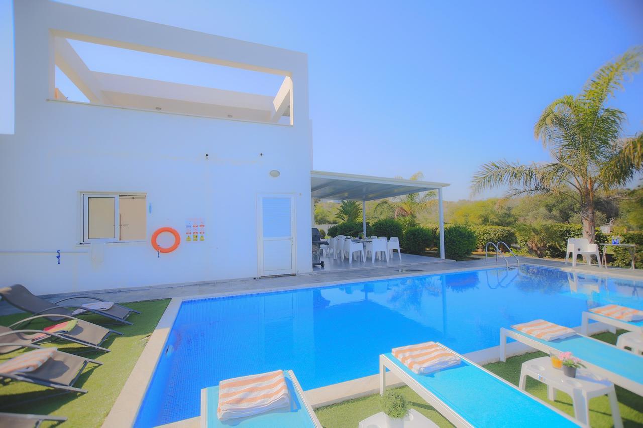 Akefalou Bay *