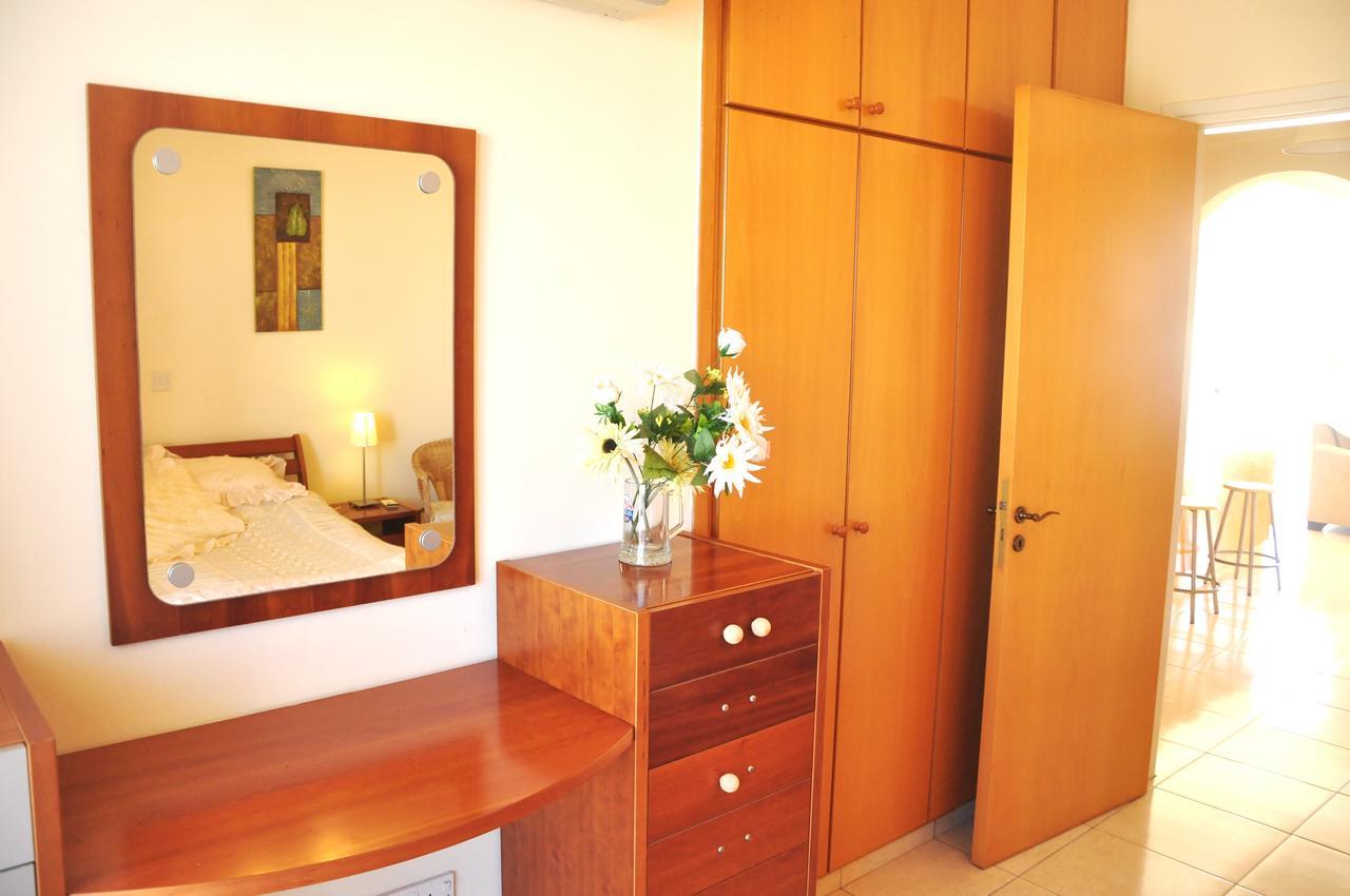 Universal Apartment *