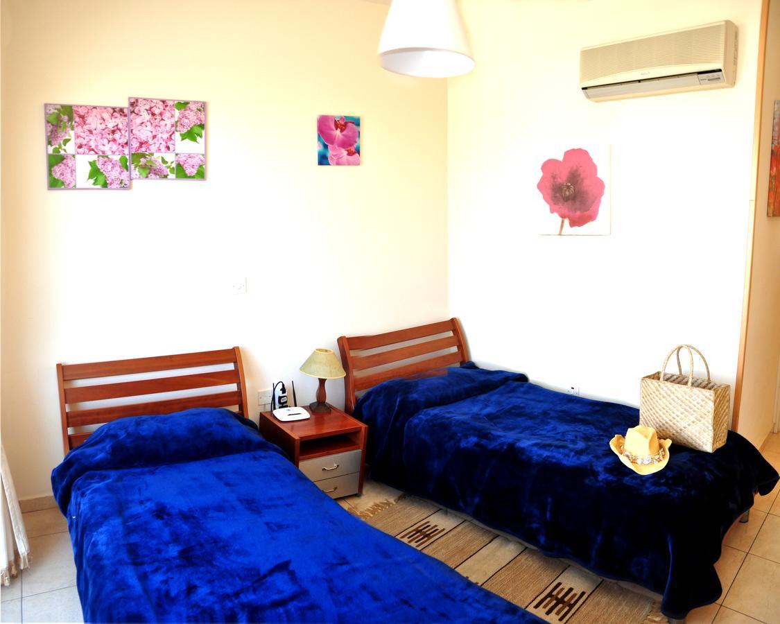 Universal Apartment *