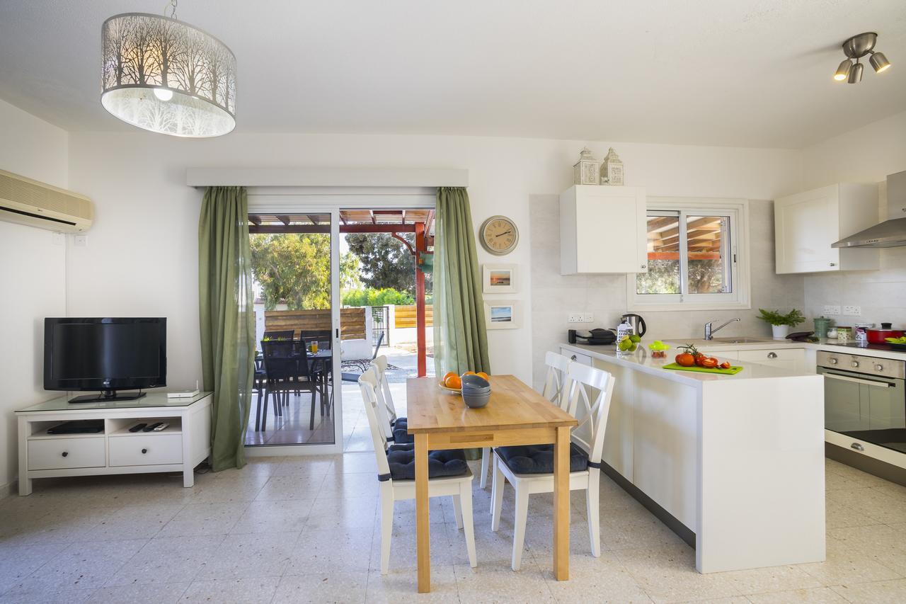 Larnaca Marina Villa Meneou