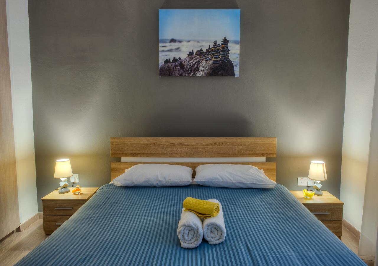 Pebble Apartment *