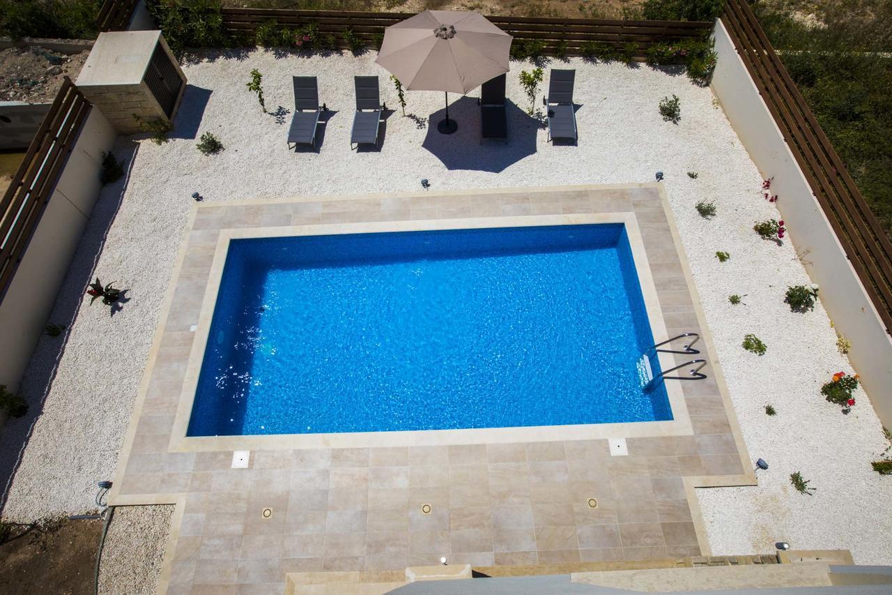 Villa Olivia 63 *