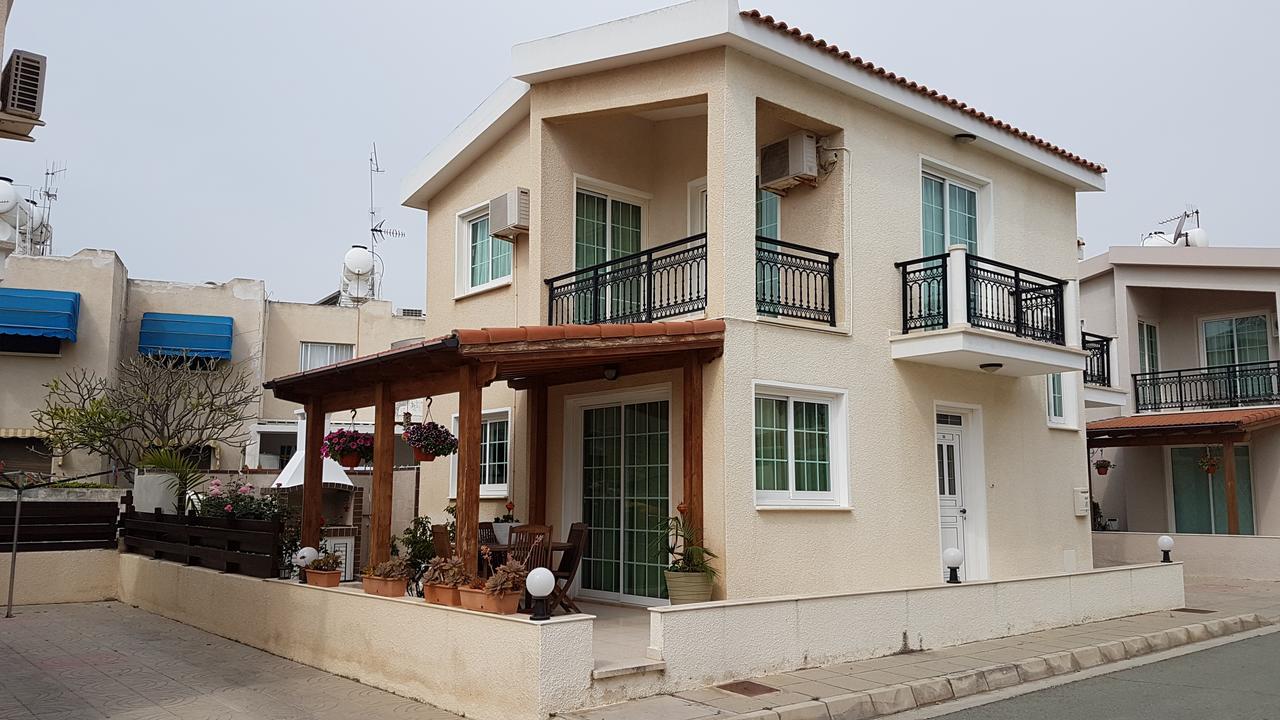 Philippou & Apartment Larnaca