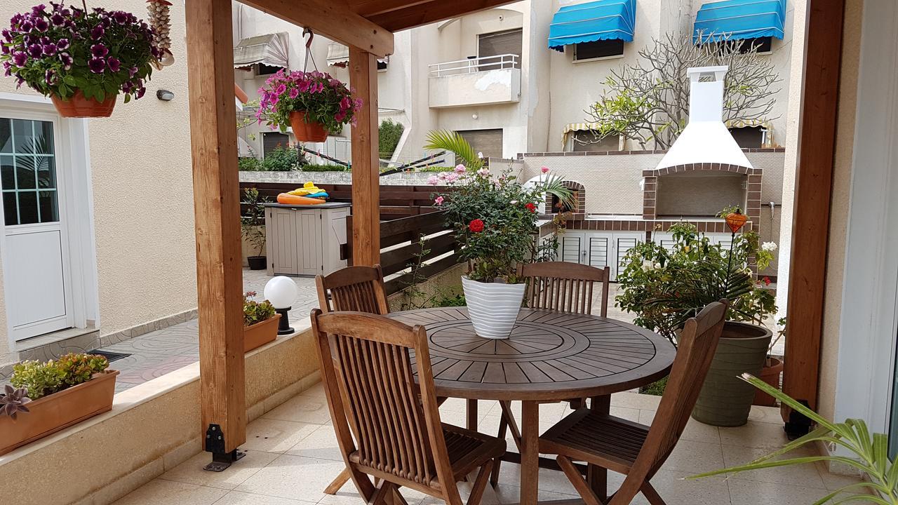 Philippou & * Larnaca