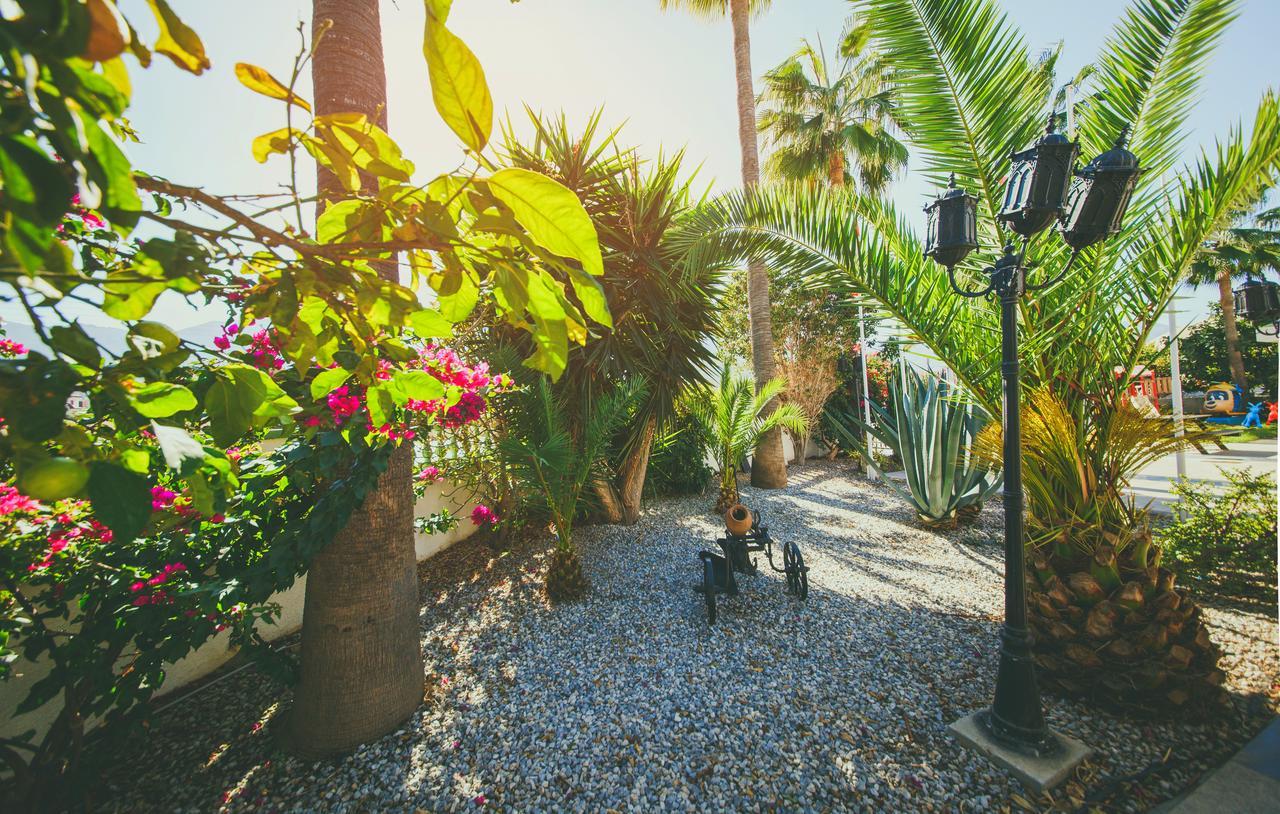 Hotel Pine Bay Boutique & Cakistes Restaurant 3*