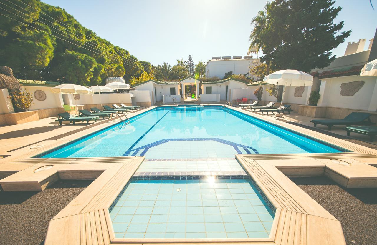 Pine Bay Boutique & Cakistes Restaurant Hotel 3*