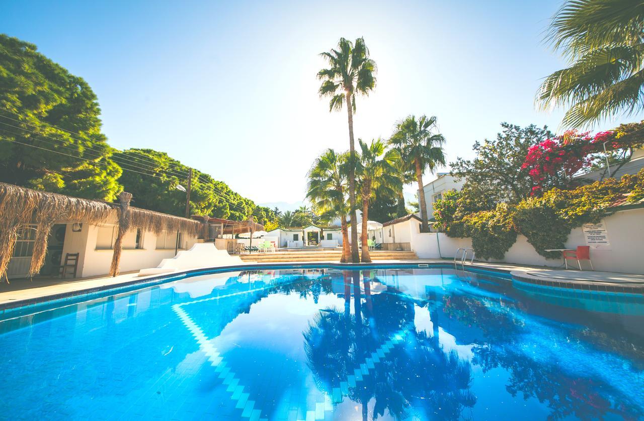 Pine Bay Boutique & Cakistes Restaurant Hotel