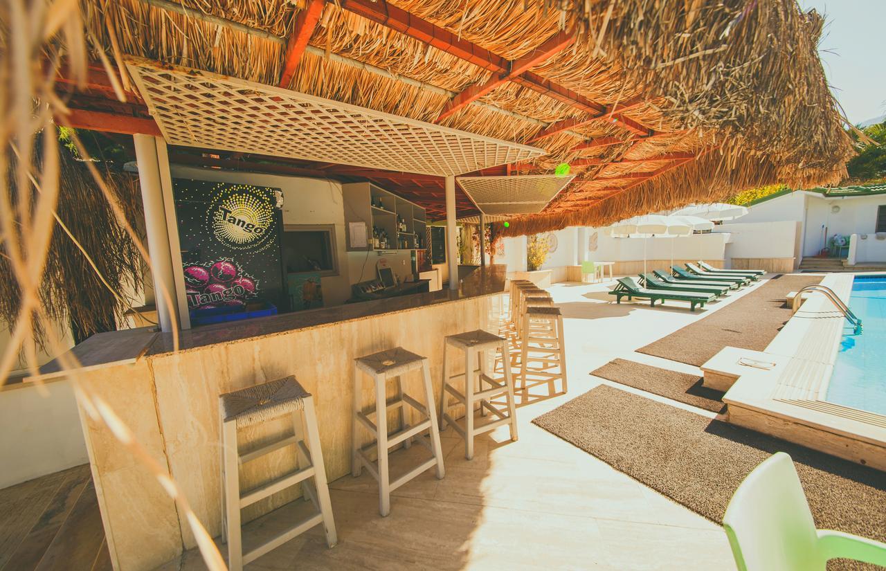 Hotel Pine Bay Boutique & Cakistes Restaurant