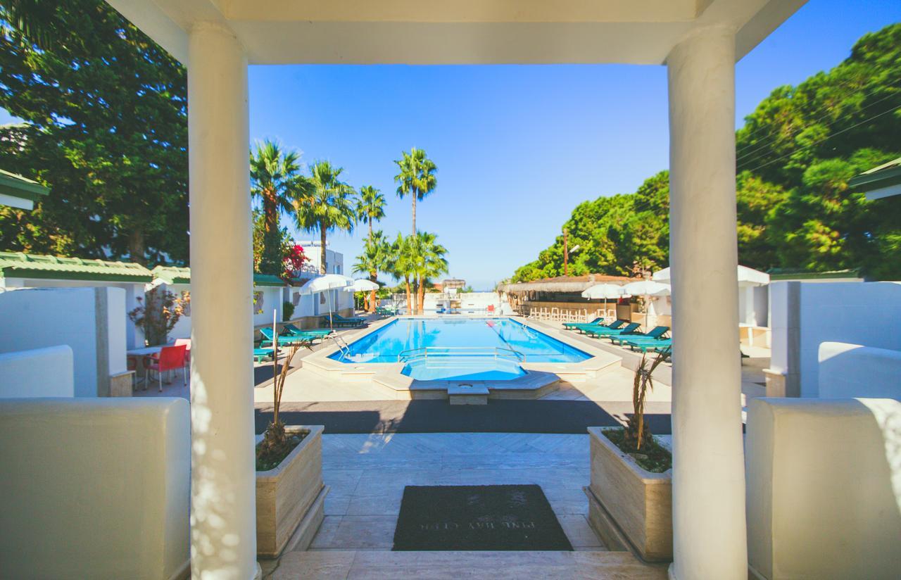 Hotel Pine Bay Boutique & Cakistes Restaurant