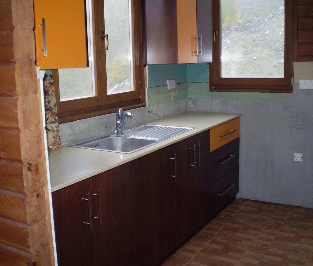 Timber Log House * Agros