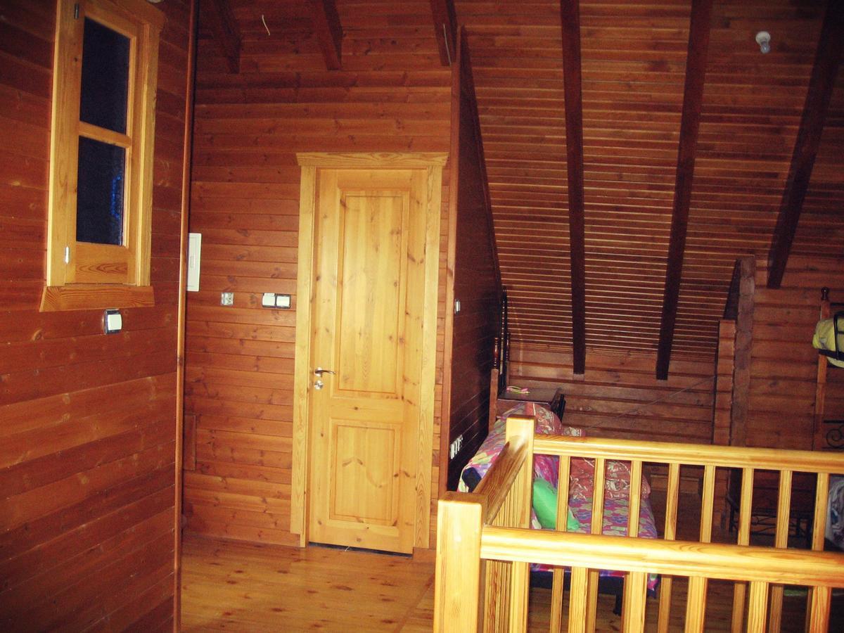Timber Log House *